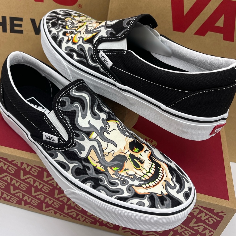 Vans Men's Black Skull Design Bold Classic Slip-On
Flame Skull Black/True White - Picture 2 of 16